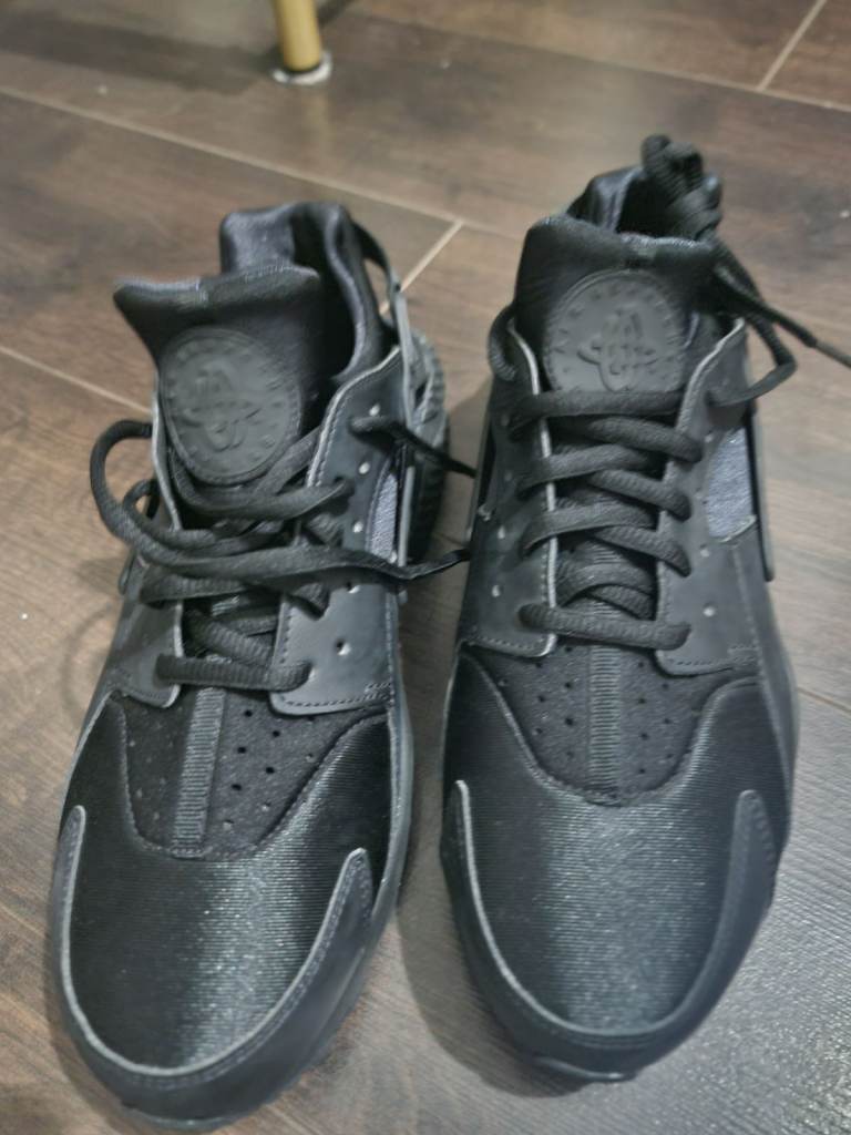 NEW MENS Nike Huarache Trainers – All Black, Good Condition