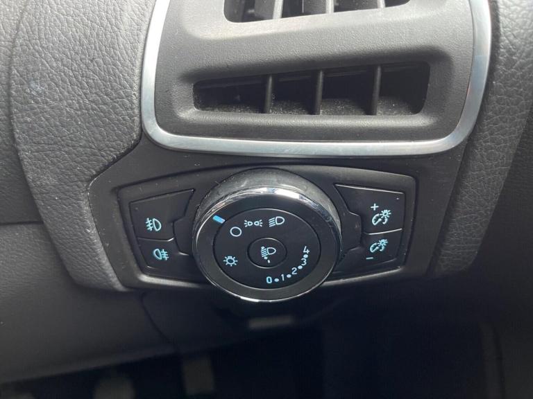 2014 Ford Focus 1.0 EcoBoost Zetec Navigator 5dr HATCHBACK PETROL Manual