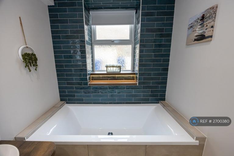 2 bedroom flat in West End Road, Morecambe, LA4 (2 bed) (#2700380)