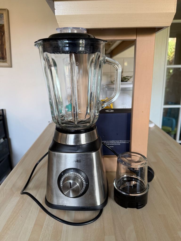 Blender with spice grinder 