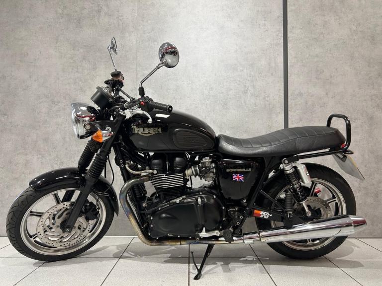 2010 Triumph Bonneville 865 - 5050 miles 