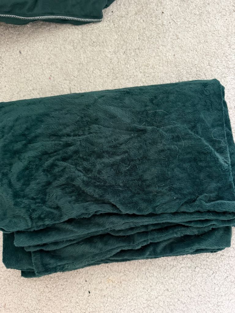 Super king size teal coloured duvet set. 