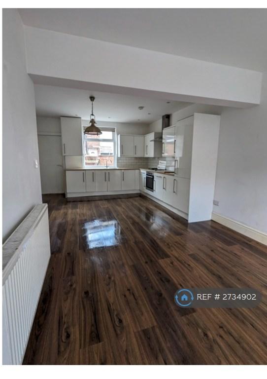 2 bedroom house in Kingsmill Avenue, Manchester, M19 (2 bed) (#2734902)