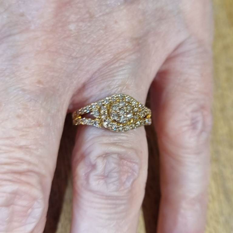 Gold 9ct Diamond cluster ring.  0.50ct. 
