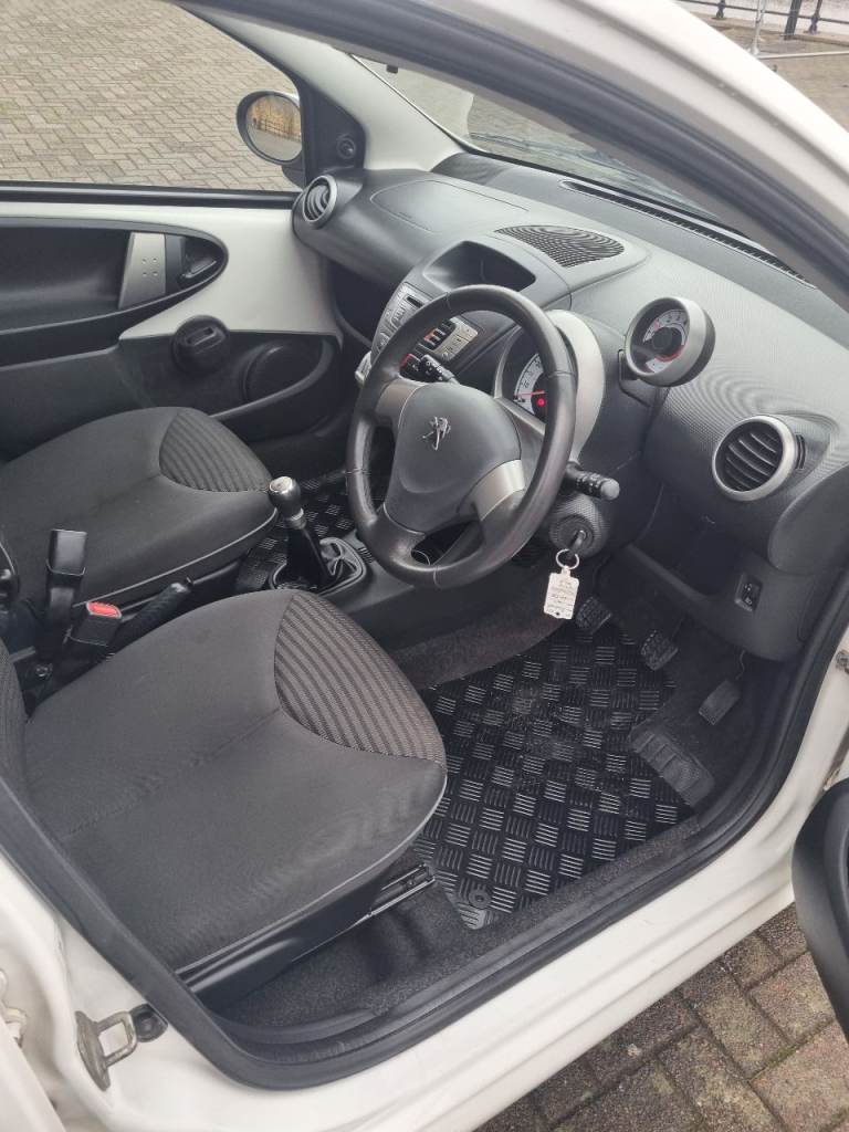 Peugeot 107 allure 1.0 5dr, 1 owner fmdsh, long mot,60+mpg,£20 tax,bargain
