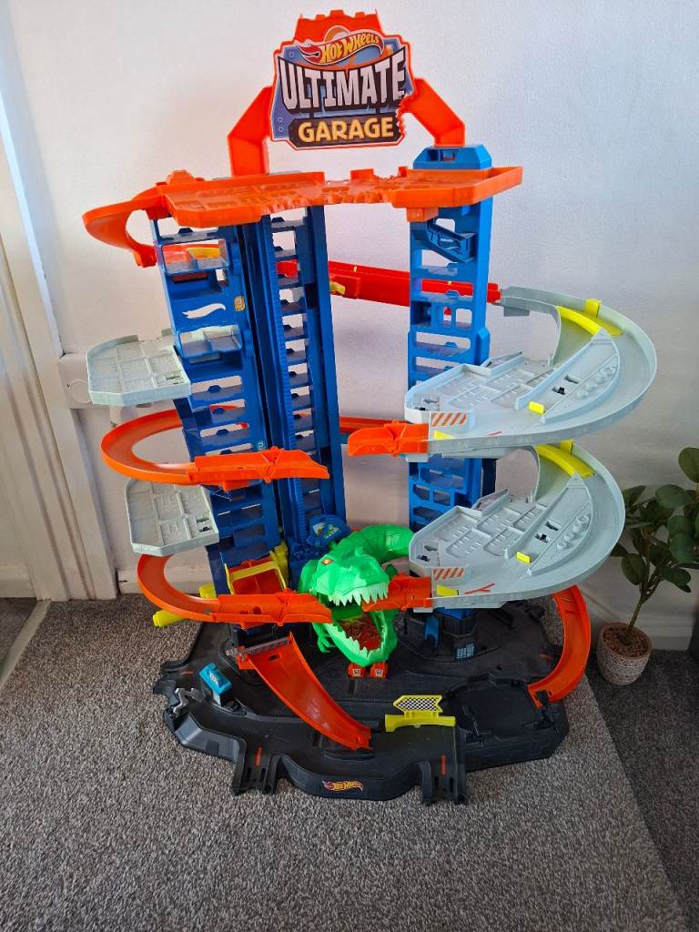 Hot wheels dinosaur garage 