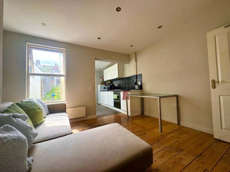 Room Available NOW to let in Albion Street