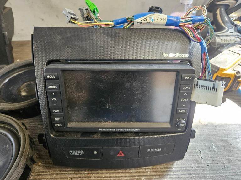 Mitsubushi outlander rockford fosgate audio system complete fully working 