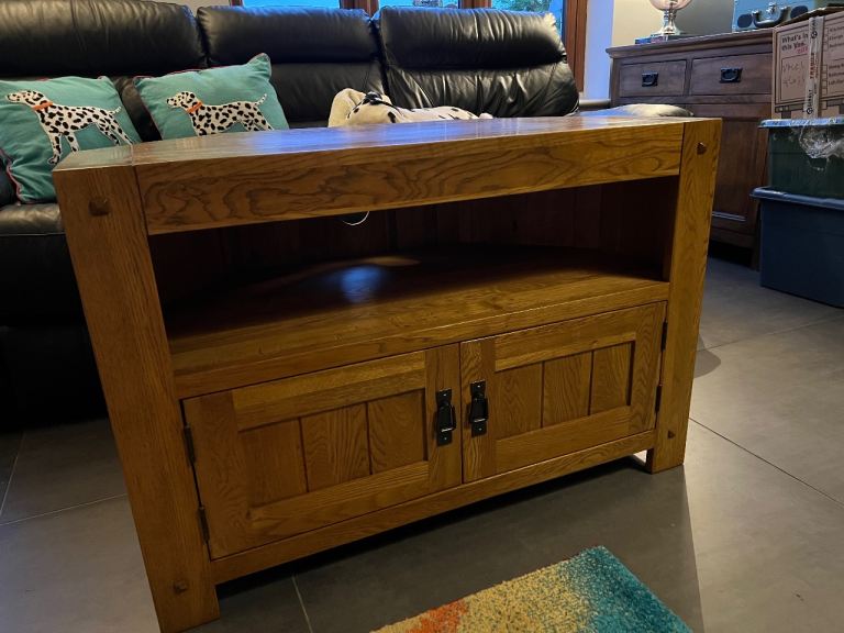Oakland furniture corner TV stand