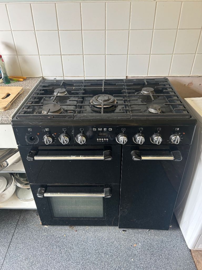 Smeg duel fuel range cooker 