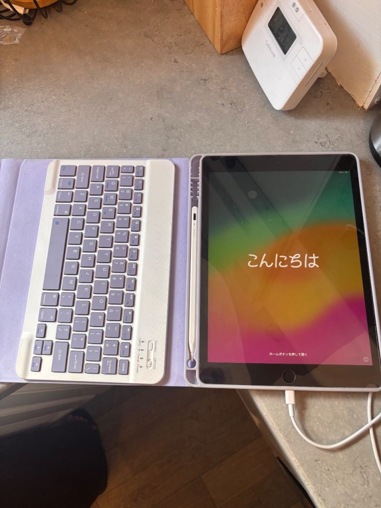 Apple iPad 9th gen 64gb with Keyboard Case and Stylus – Grey, Good Condition