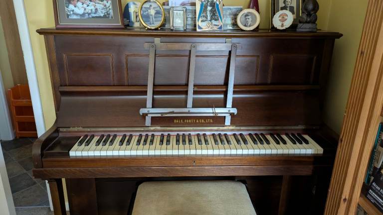 Short keyboard piano