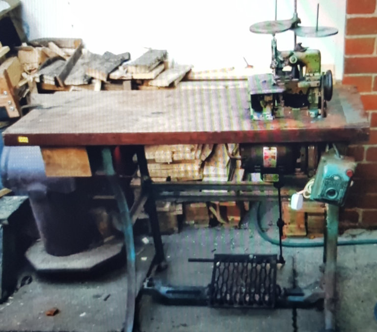 Bellows factory overlockers table Singer sewing Mardrive Stkprt.Australia-Canada restore-industrial 
