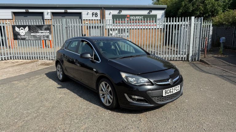 Vauxhall, ASTRA, Hatchback, 2012, Manual, 1956 (cc), 5 doors