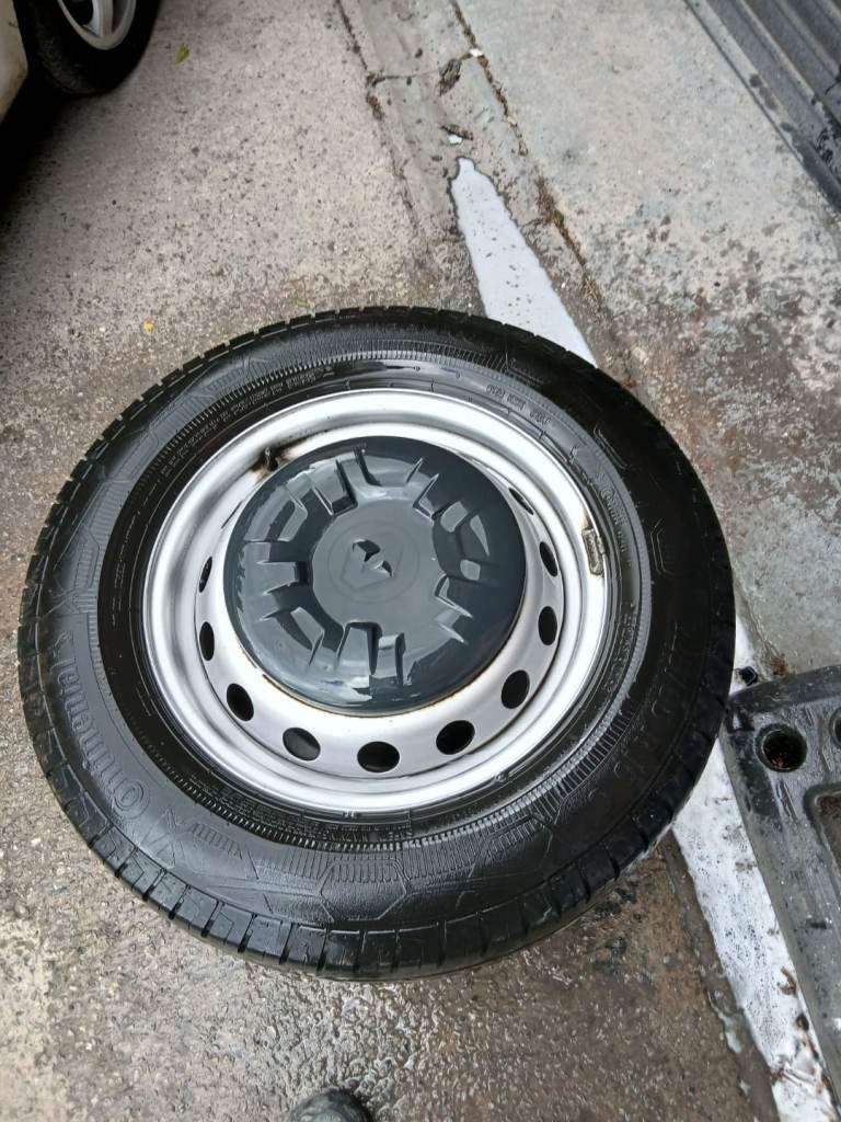 Renault master steel wheels with center caps and bolts off a 2025 