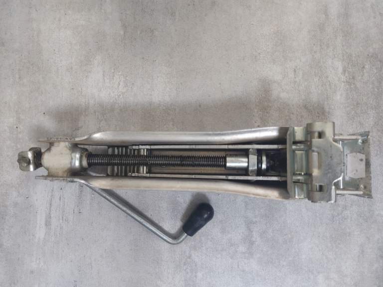 VW Audi Scissor Jack
