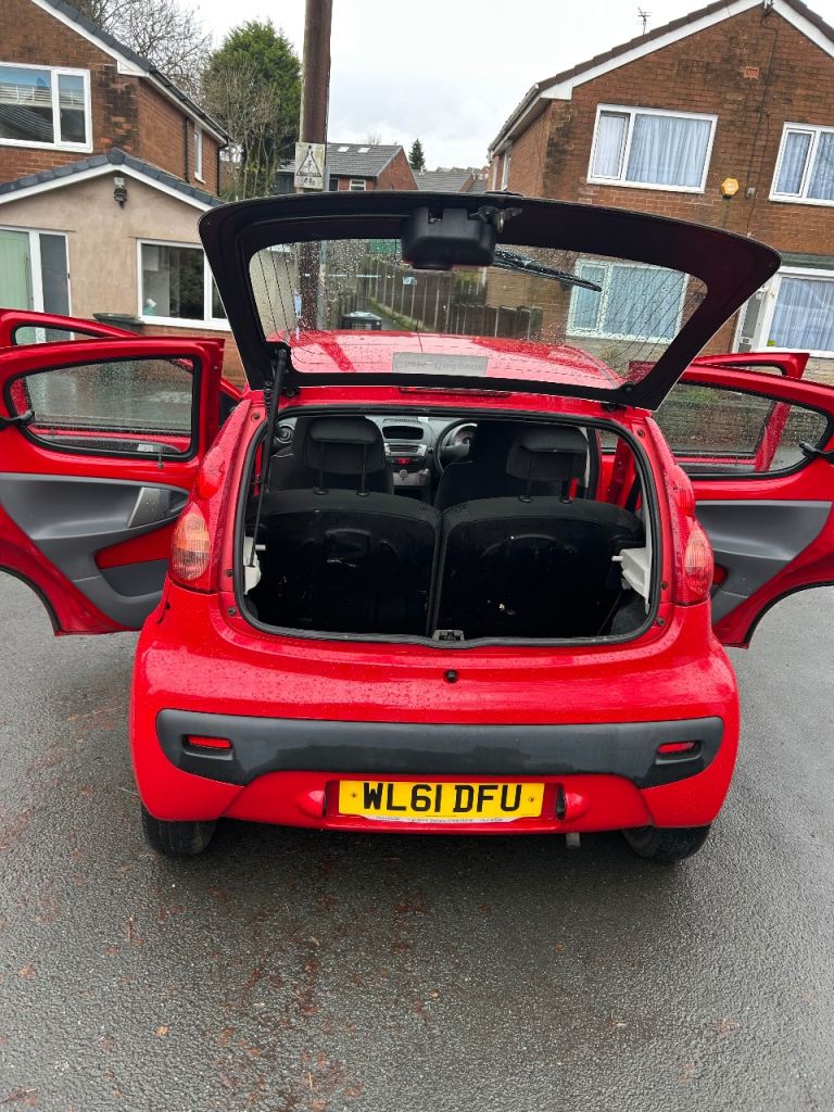 Peugeot, 107, Hatchback, 2011, Manual, 998 (cc), 5 doors