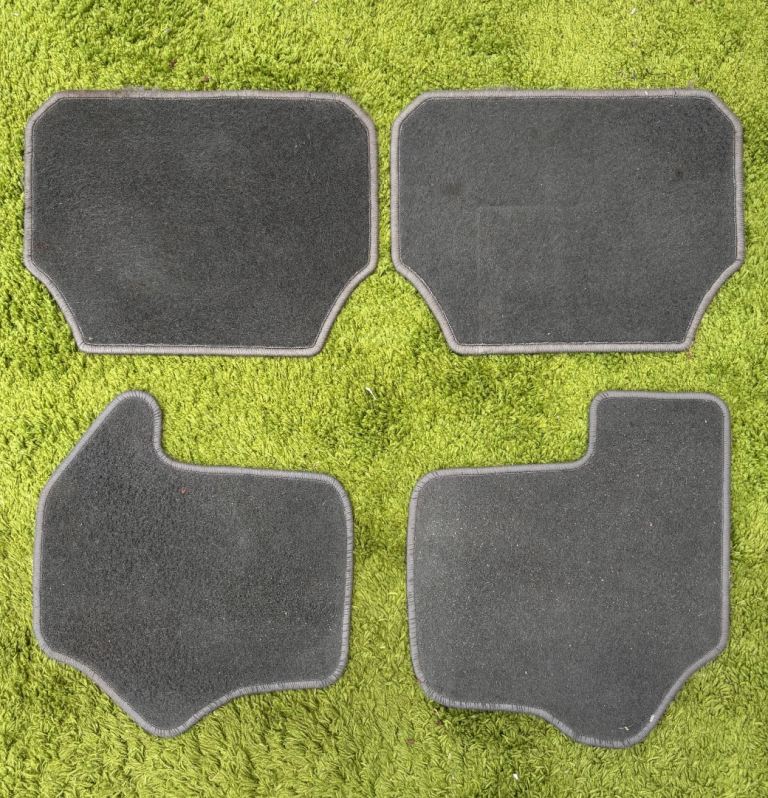 Car mats set