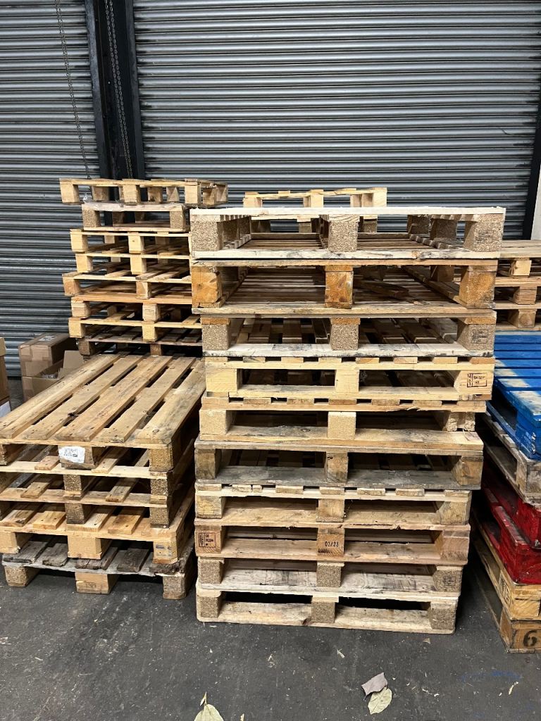 55 Wooden Pallets £2.50 each