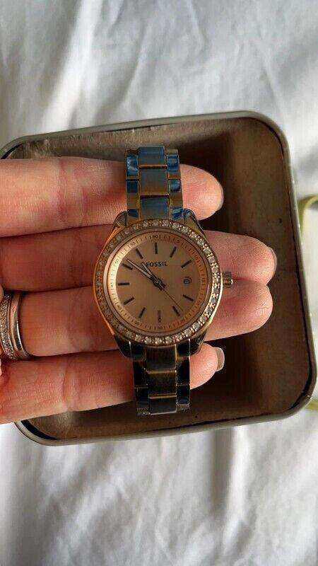 VINTAGE Fossil Rose Gold Watch, Quartz two-hand, 15mm case - in box RRP £139 - offers welcome