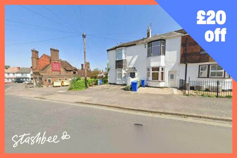 Lock-up to rent in Aldershot (GU12) | Stashbee