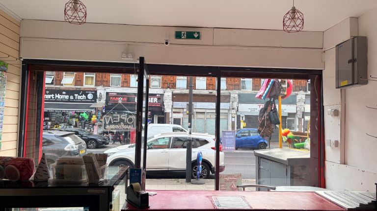 Shop to rent £1200/m 