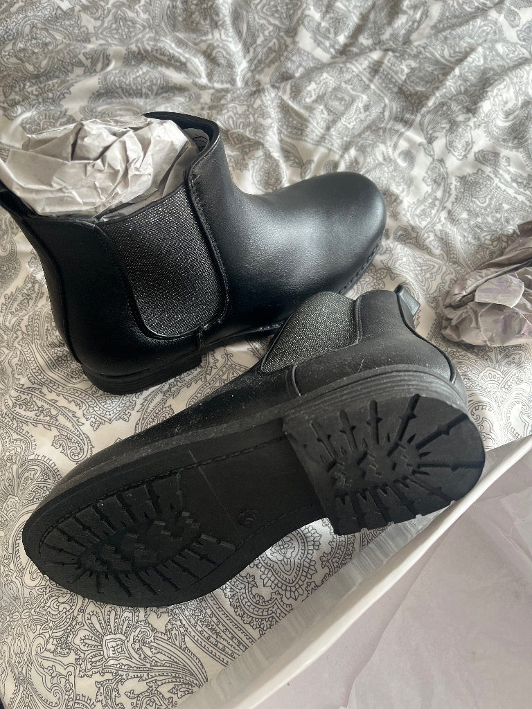  Fluid Black boot size 2 style no FD30103 NEW last pair
