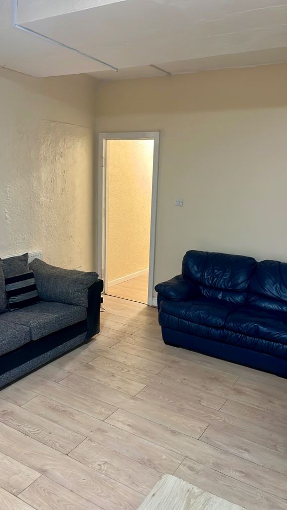 Looking for an en-suite room in a house. ST4 area. 