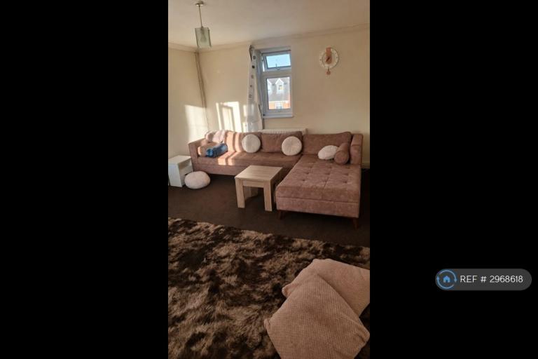 1 bedroom flat in Rutland Street, Loughborough, LE11 (1 bed) (#2968618)