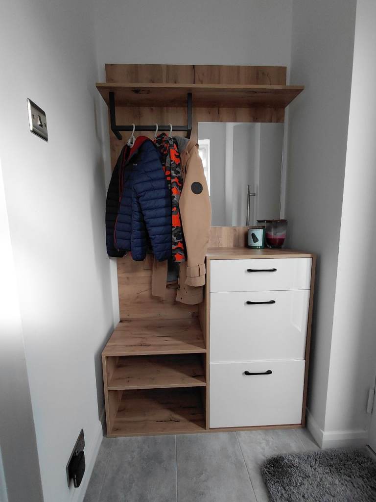 Hallway Storage Unit with Mirror and Coat Rack – Good Condition