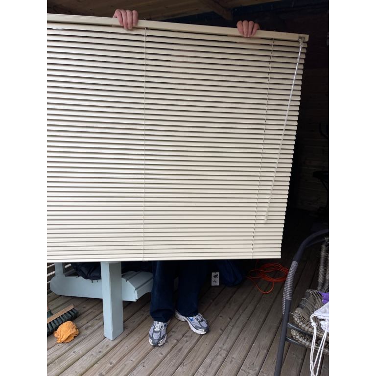 Cream metal Venetian blind