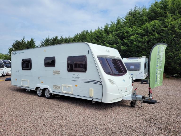 Lunar Delta SB 2008 Twin Axle 4 Berth- Twin Fixed Beds, Motor Mover, Solar Panel