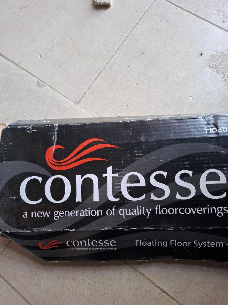 Dark wood effect vinyl flooring - FREE