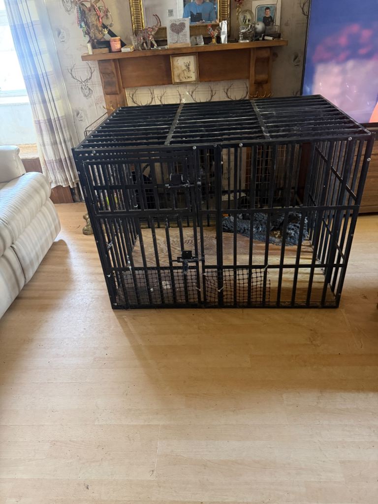 Heavy duty dog cage