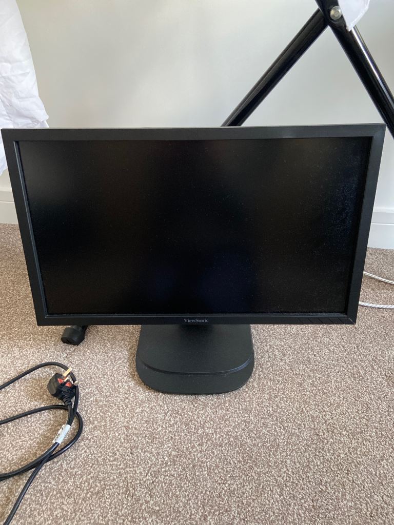 Computer screen & keyboard 