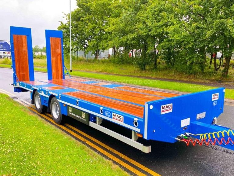 MCCAULEY TANDEM AXLE DRAWBAR LOADER 