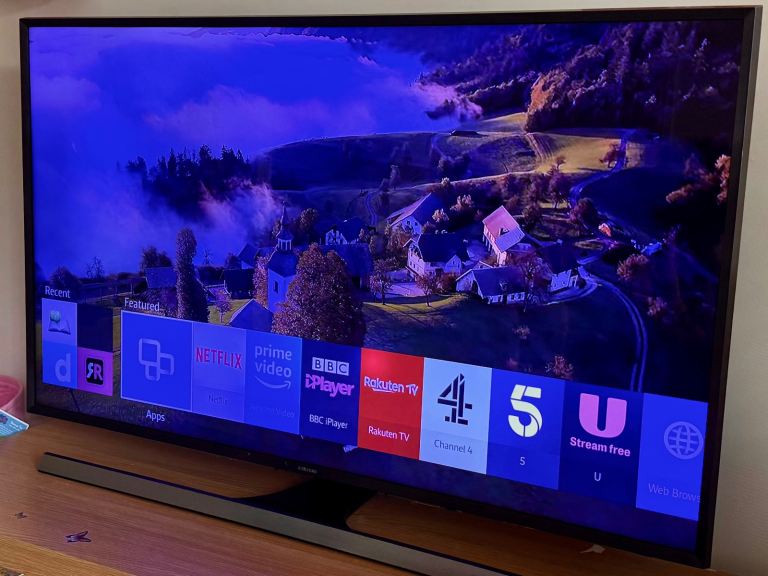 Samsung 48” 4K UHD Smart TV – £50 | Woking