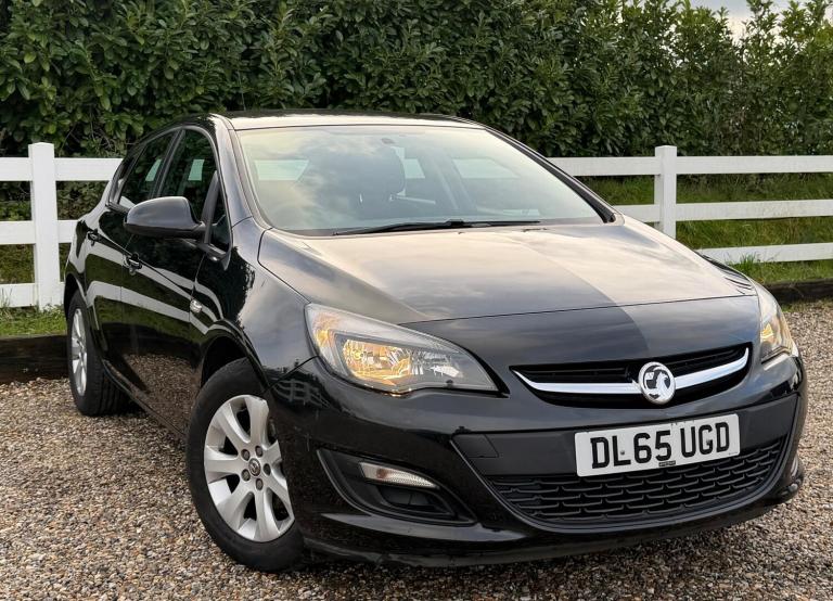 2015 Vauxhall Astra 1.6i 16V Design 5dr HATCHBACK PETROL Manual