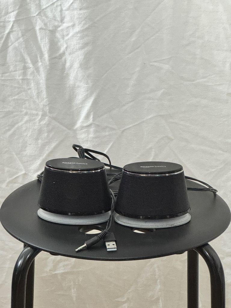 Amazon Basics USB-Powered Computer Speakers with Dynamic Sound – Black