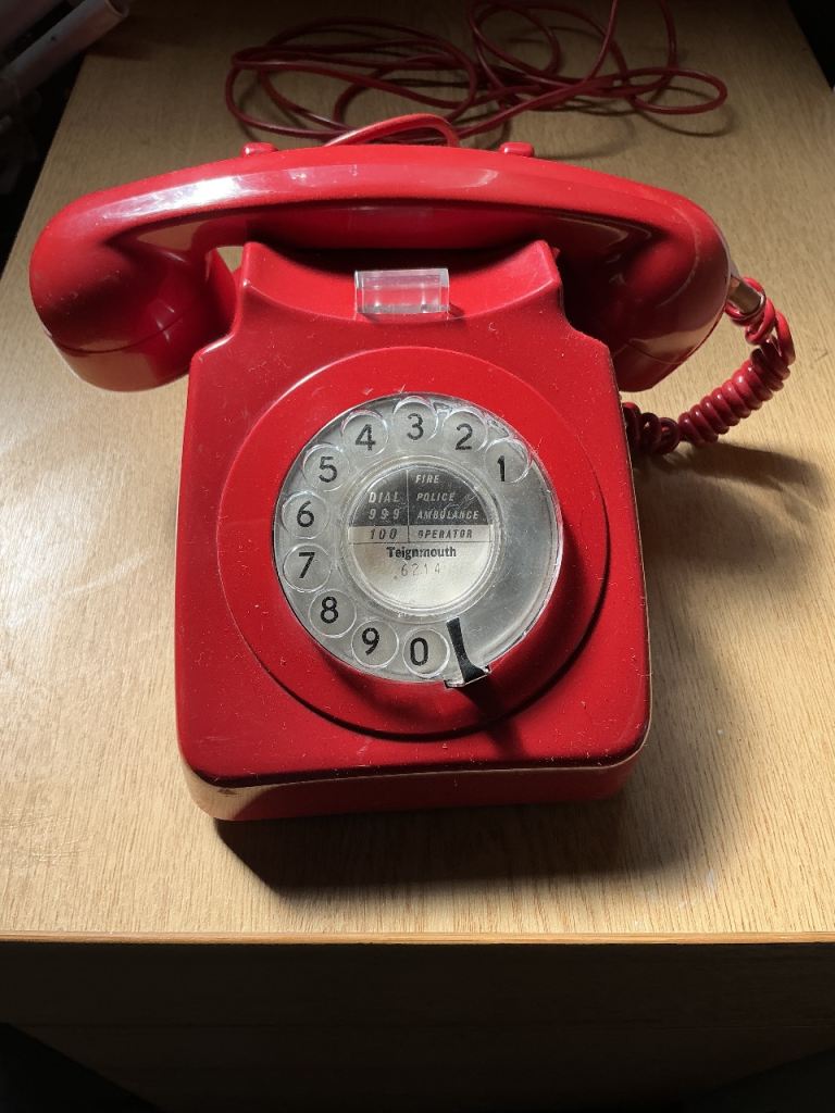 Vintage GPO BT 746  desk top phone. Circa  1968-1884 