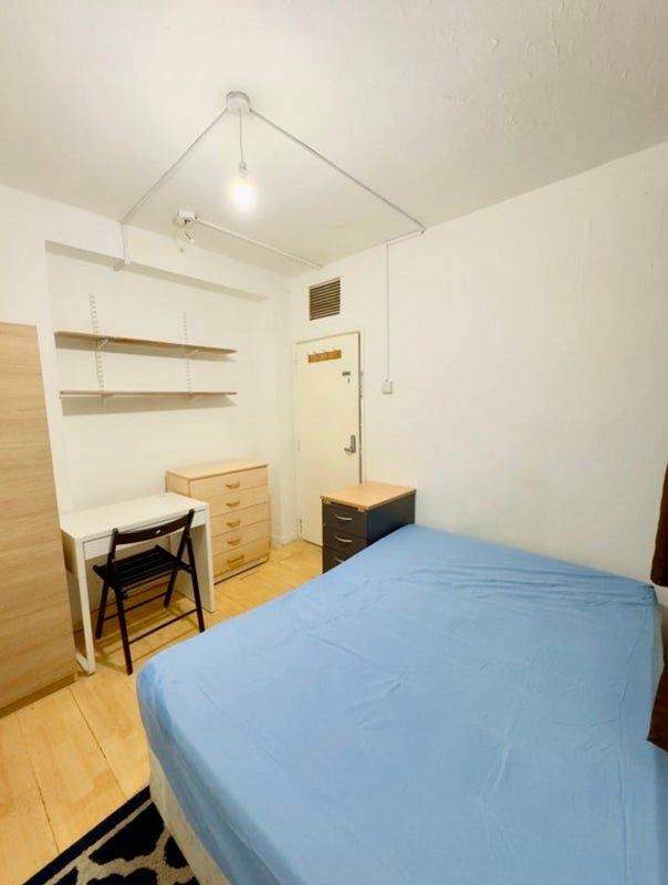 Lovely Room in Bow+Close to Station+All Bill Incl
