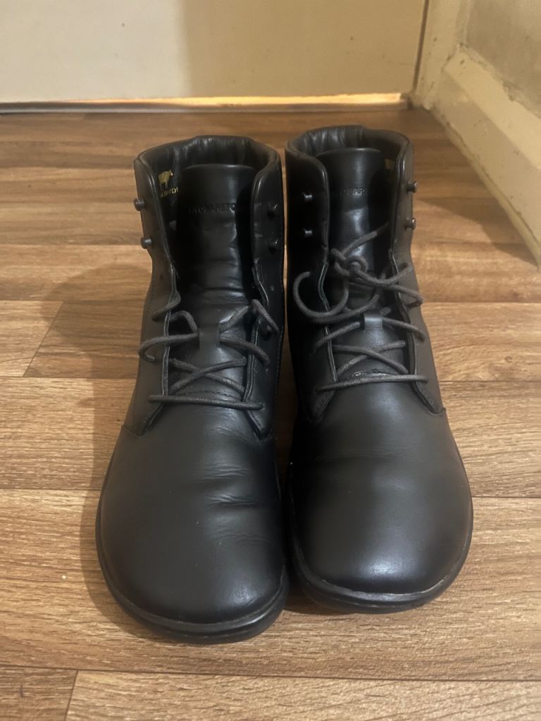 Vivobarefoot gobi women leather boots size 40 L