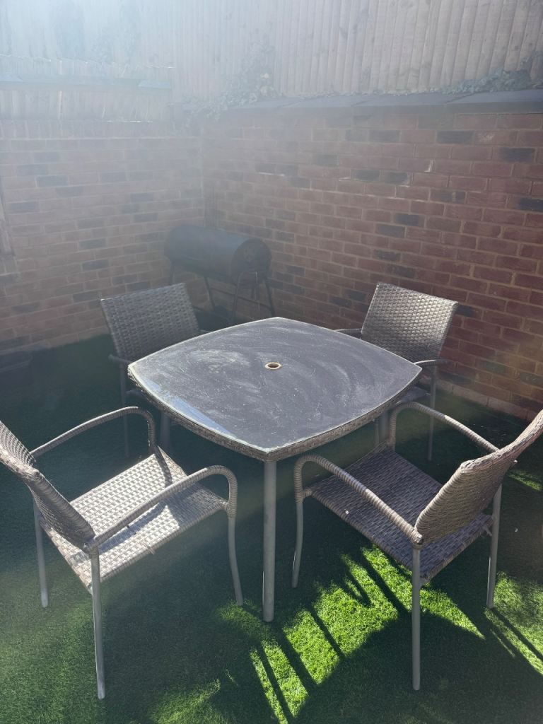 Garden Furniture Set: 90x90cm Square Table & 4 Woven Chairs