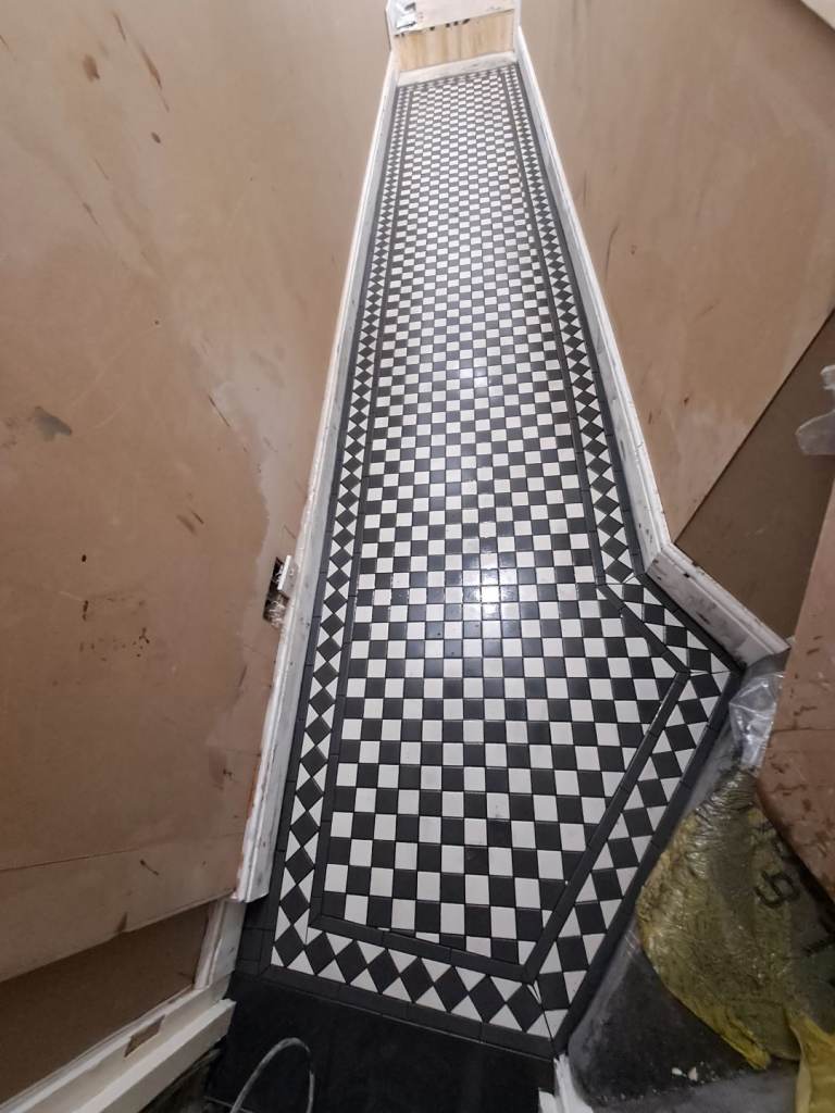 Wall and floor tiler