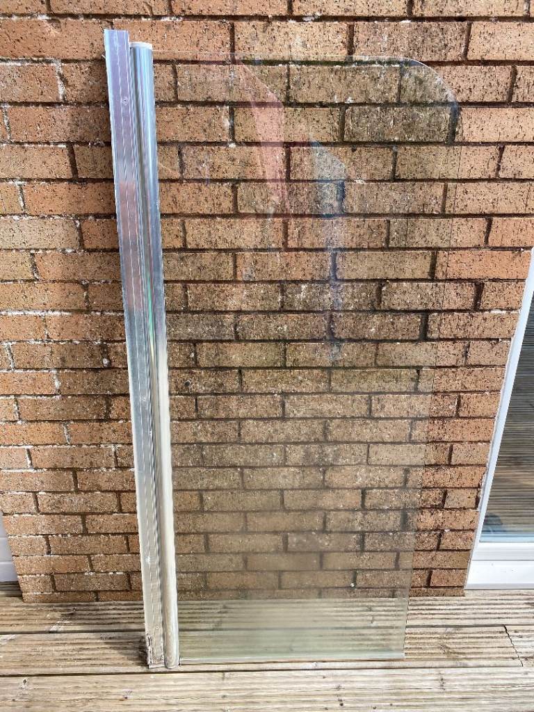 BATH SCREEN OVER BATH SHOWER SCREEN, CURVED, PIVOT, 1/4” THICK GLASS, VERY GOOD QUALITY 