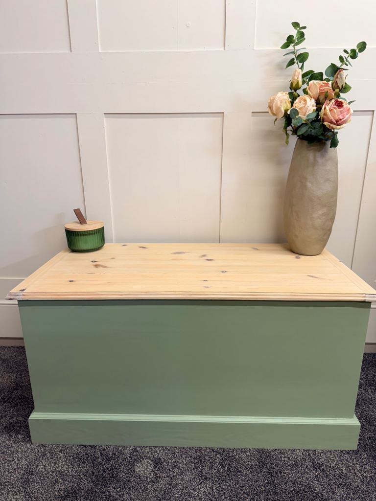 Blanket box painted in Frenchic Bradstock FREE local 🚛