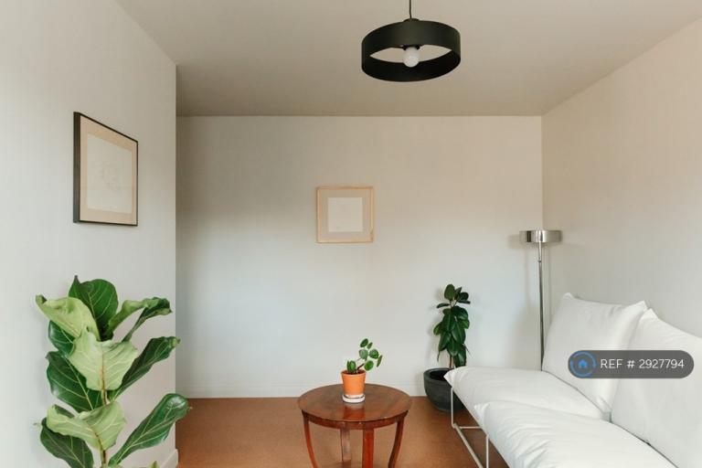2 bedroom flat in Clarkson House, Bath, BA1 (2 bed) (#2927794)