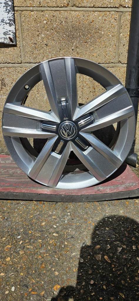 Genuine Vw T5/T6.1 Transporter 17" Alloy Wheel ( No Kerb Damage ) x1