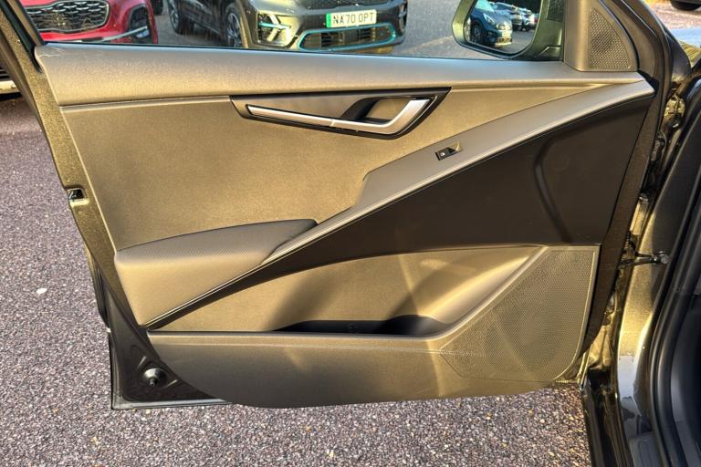  Kia Niro Hybrid 1.6h Gdi 2 Suv 5dr Petrol Hybrid Dct Euro 6 s/s 127 Bhp