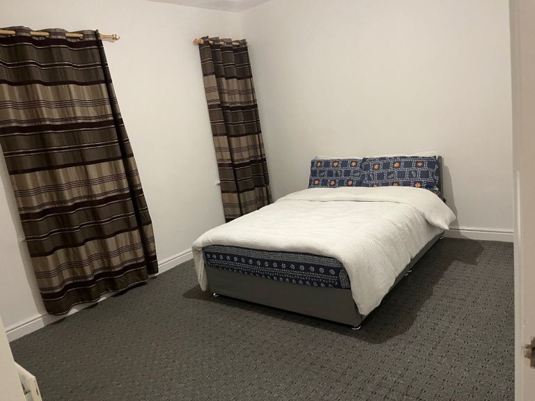 Room to rent in a share house 